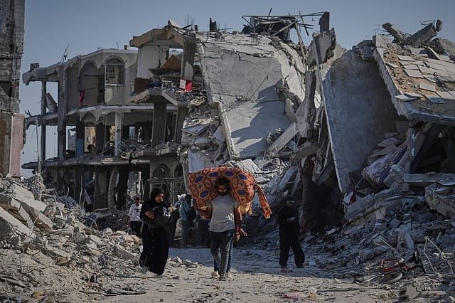 Gaza Families Return to Ruins After Ceasefire