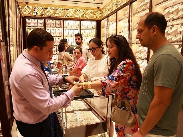 Diwali 2025: Dubai Shoppers Adapt as Gold Hits Record Highs