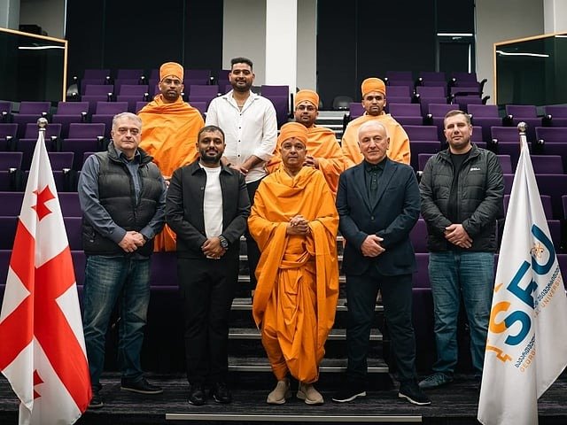 Abu Dhabi BAPS temple head urges medical community to ‘ReInvent’